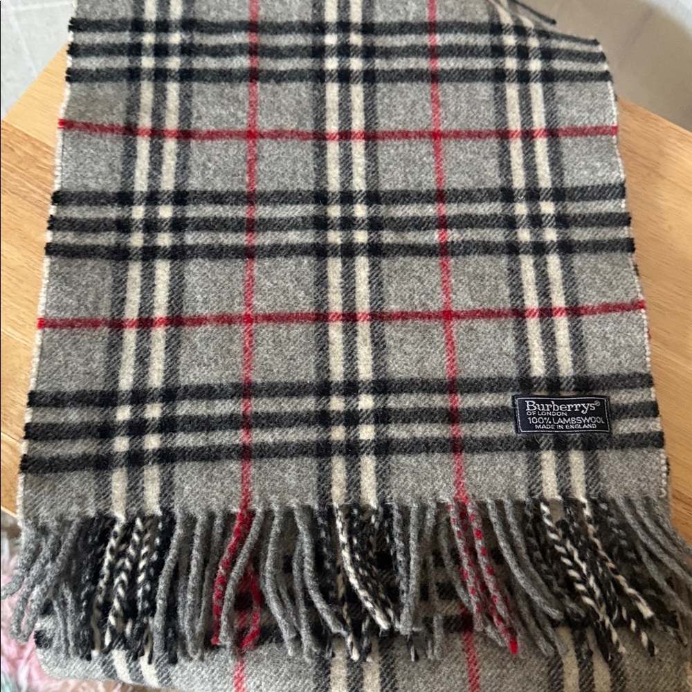 Burberrys of London Plaid Wool Scarf in Gray and Red 100% Lambswool - Picture 3 of 5